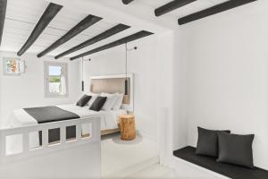 Mr and Mrs White Paros