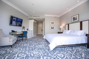 Royal Blue Hotel 