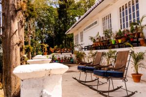 Chhota Haazri, By The Rajbari Bawali