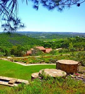 Casa dos Sonhos, private terrace, quiet location, walking to village, ecological pool, pets considered, nature friendly - Barão de São João