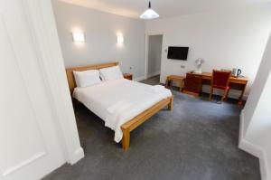 Opul Boutique at Admiral House