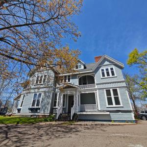 Andys Blue House