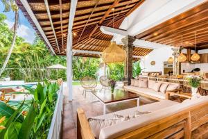 Villa Berlin - Private 6 BDR Villa in Seminyak with Pool and Garden