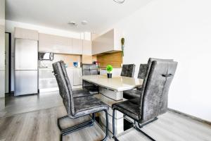 Nomad Friendly Modern Complex Next to Metro