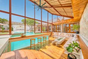 Villa Vienna - New 8BDR Jacuzzi Sauna and Cinema