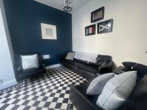 Guild Hall, sleeps 8 with parking in New Quay