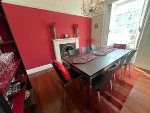 Guild Hall, sleeps 8 with parking in New Quay