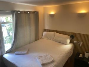 En Suite Double Room room in Exhibition Court Hotel 4