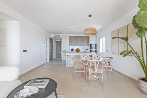 MARBELLA BANUS SUITES - Beautiful Modern Flat Sea Views