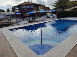 Duas suites com cama de casal