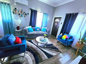 Modern Decor Apt Near Airport With Beach Club Access