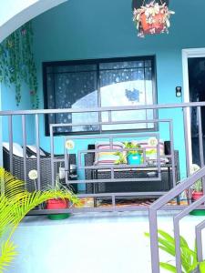 Modern Decor Apt Near Airport With Beach Club Access