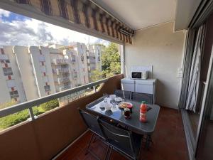 Studio cabine à St-Raphaël avec terrasse et parking, à 100m de la plage - FR-1-226A-23