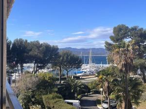 Studio cabine à St-Raphaël avec terrasse et parking, à 100m de la plage - FR-1-226A-23