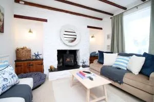 Little Gem in the Mumbles! Fishermans Cottage with Log Burner, Dog friendly and Welcome Breakfast Hamper! - The Mumbles