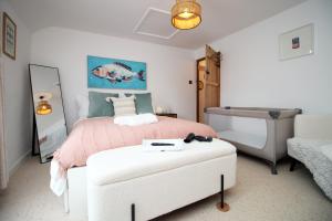 Little Gem in the Mumbles! Fishermans Cottage with Log Burner, Dog friendly and Welcome Breakfast Hamper!