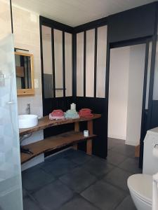 Appartements Maison meuble au centre de Luc : photos des chambres