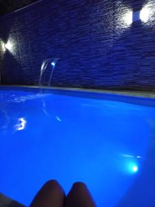 Kitnet com piscina em cond fechado a 200 m da praia com wi-fi