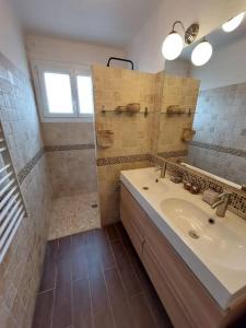 Maison 3 chambres avec jardin et piscine à deux pas dAvignon