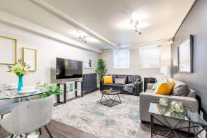 Modern Apartment in a Trendy Neighbourhood