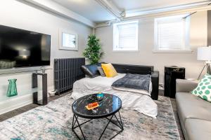 Modern Apartment in a Trendy Neighbourhood