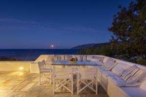 Seaside luxury villa