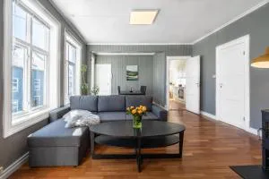 Sunny apartment in Ålesund city - Gjuv