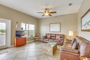 Family-Friendly Waterfront Oasis 7 Miles to Beach