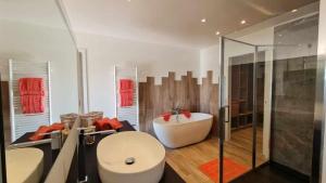 Proche porticcio, Coup de cœur asuré,Appartement de standing, rez de villa 6 couchages, climatisé à 150m de la plage, terrains de tennis