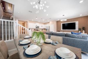 860 Windsor Island 12 guests front clubhouse pool