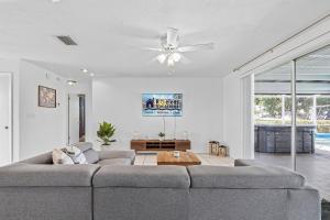 Gulf Access, Canal View, Heated Pool and Hot Tub - Barefeet Retreat- Roelens Vacations