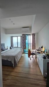 Southgate Apartment, Sebelah Aeon Mall TB