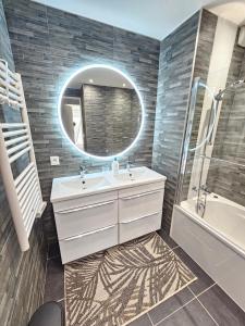 Appartements Mandelieu vacances RDC jardin, piscine, parking 2 chambres : photos des chambres