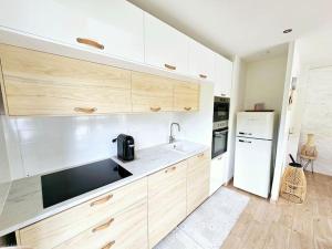 Appartements Mandelieu vacances RDC jardin, piscine, parking 2 chambres : photos des chambres