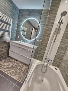 Appartements Mandelieu vacances RDC jardin, piscine, parking 2 chambres : photos des chambres