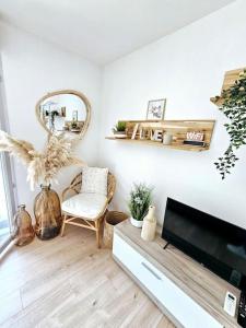 Mandelieu vacances RDC jardin, piscine, parking 2 chambres