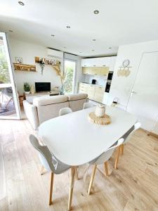 Mandelieu vacances RDC jardin, piscine, parking 2 chambres