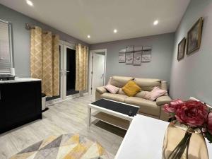 Private Holiday Home, Great Location