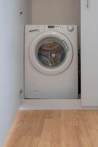 Tranquil Voula Getaway, A Calm Retreat in Voula