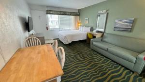 Studio with Kitchenette (2 adults +2 children) room in Sea Gull Motel