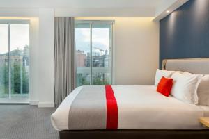 Standard Double Room with City View and Free Hot Breakfast room in Holiday Inn Express Dublin City Centre an IHG Hotel