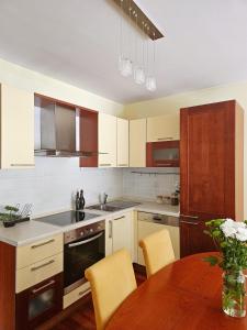 Apartment Mirna, 2-bedroom Apartment, Overlooking the Beach