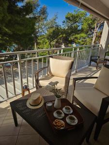 Apartment Mirna, 2-bedroom Apartment, Overlooking the Beach