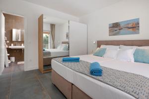 Papas Court IV Pasman Villa with pool