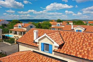 Papas Court IV Pasman Villa with pool