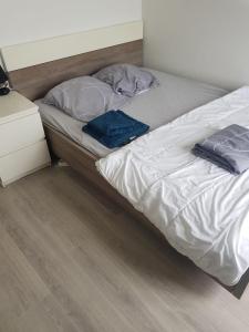 chambre neuve dans un logement partager a 10 minute du circuit