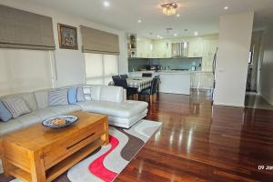 Four Bedroom Modern house in Glen Waverley