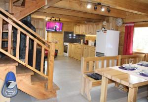 Štýlový Zrub Martina B s pieckou a kúpacou kaďou!