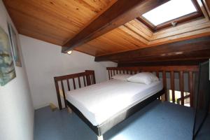 Jolie maison dangle, belle terrasse arborée et clôturée , 4 couchages, cuisine climatisée , à 400 m de la mer a PORTIRAGNES PLAGE LRHP58