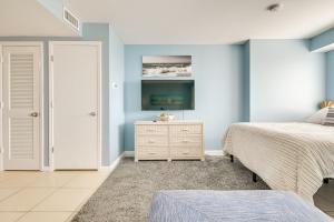 Oceanfront Resort Condo with Balcony in Myrtle Beach